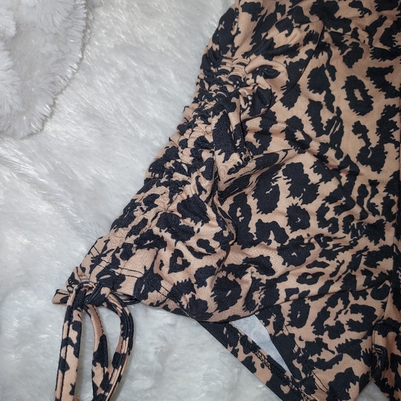 Sale🥳NEW Ruched Booty Lift leopard animal print sexy shorts, size S - Picture 5 of 6